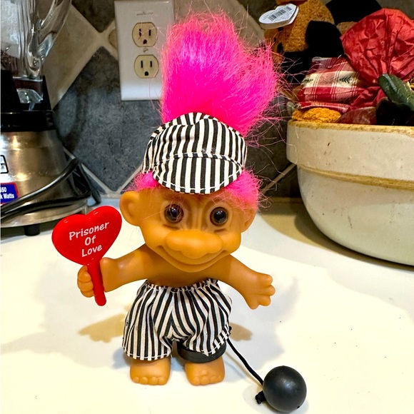 VTG RUSS VALENTINE TROLL PRISONER OF LOVE HOT PINK BLACK STRIPE GIFT DOLL HEART - Picture 3 of 8
